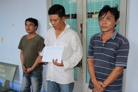 Các đối tượng trong đường dây tổ chức cá độ bóng đá bị công an bắt giữ