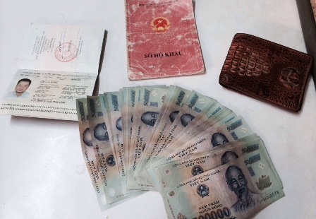 Bắt giữ 3 nghi can cưỡng đoạt tiền của 1 giám đốc xây dựng - 2 Tang vật mà công an thu giữ