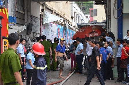 Hàng chục nhân viên và khách hàng hoảng loạn sau vụ cháy