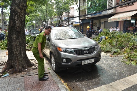 Công an phường ĐaKao có mặt để ghi nhận vụ việc