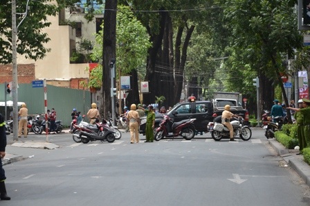 Giao lộ Nguyễn Đình Chiểu - Nam Kỳ Khởi Nghĩa bị phong tỏa