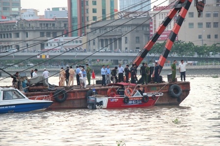 Ngay sau khi xảy ra sự cố, các lực lượng chức năng TPHCM đã có mặt để xử lý
