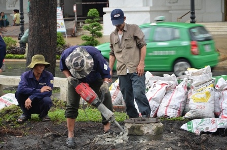 Tháo dỡ phần móng trụ đèn chiếu sáng