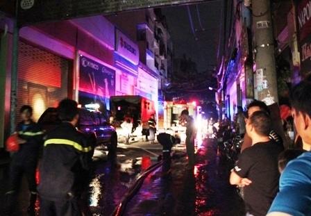 Hiện trường vụ cháy công ty bánh kẹo