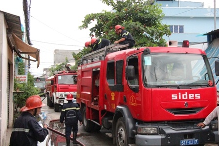 Vụ cháy khiến cả khu dân cư náo loạn