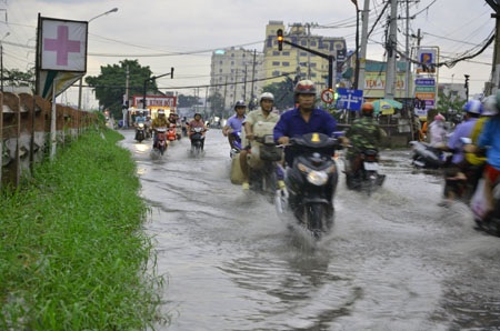 Ngập nhẹ tại đường Kinh Dương Vương, Kha Vạn Cân