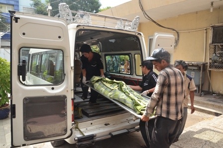 Thi thể nạn nhân được chuyển về nhà tang lễ Bệnh viện Nguyễn Tri Phương để lo hậu sự