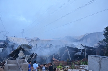 Toàn bộ nhà xưởng rộng hơn 1.000m2 bị đổ sập