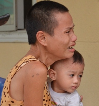 Vợ nạn nhân đau buồn trước sự mất mát quá lớn