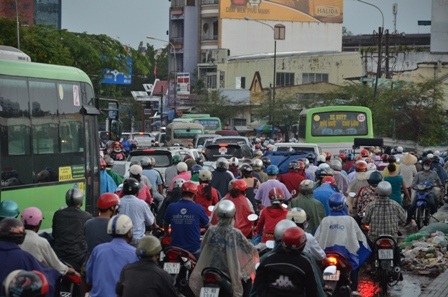 Cảnh kẹt xe xảy ra trên nhiều tuyến đường tại TPHCM
