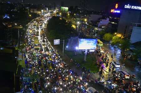Đường phố Sài Gòn chìm trong “biển nước”, giao thông tê liệt - 5 Đường sá tê liệt