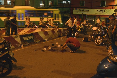 Công an khám nghiệm hiện trường