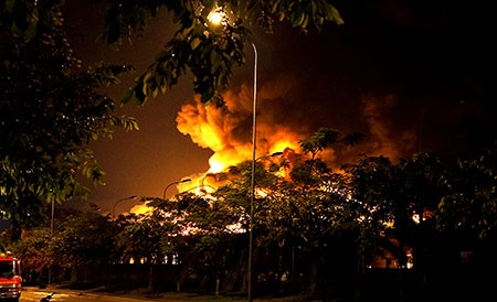 Công ty vẫn đang chìm trong biển lửa.