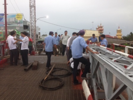 Phà Cát Lái treo biển thông tin về sự cố