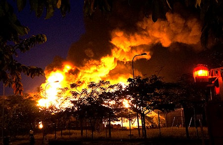 Công ty vẫn đang chìm trong biển lửa.