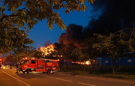 Công ty vẫn đang chìm trong biển lửa.