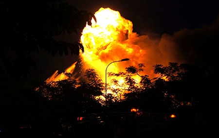 Công ty vẫn đang chìm trong biển lửa.