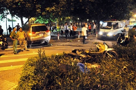 Lực lượng chức năng có mặt để xử lý vụ việc