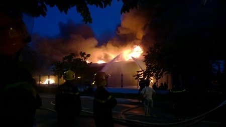 Lực lượng chữa cháy có mặt tại hiện trường