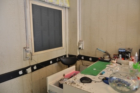 Theo anh Nghĩa thì rất có thể tên trộm đã đột nhập theo cửa hậu thông với chủ nhà này