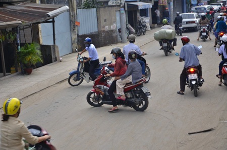 Một số người quay đầu lại khi biết phía trước kẹt xe