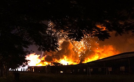 Nhiều tiếng nổ như bom phát ra từ hiện trường vụ cháy