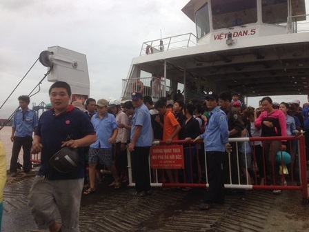 Chuyến phà chở chủ yếu là người đi bộ