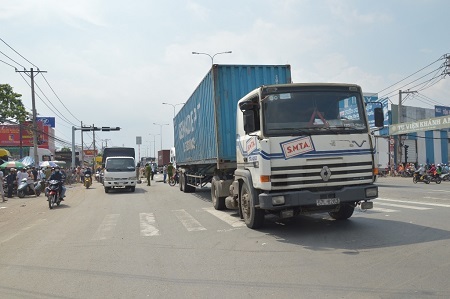 Chiếc xe đầu kéo gây tai nạn