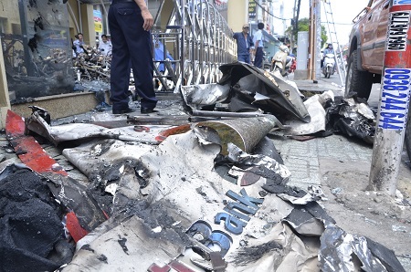 Nhiều tài sản gồm xe gắn máy, máy phát điện... bị thiêu rụi