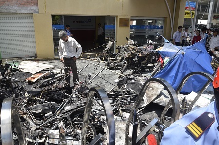 Nhiều tài sản gồm xe gắn máy, máy phát điện... bị thiêu rụi