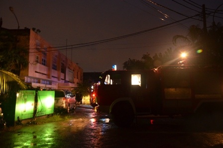 Xe cứu hỏa có mặt dập đám cháy bùng phát trở lại