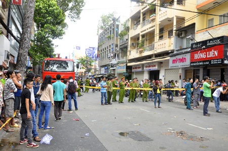 Đến 11h cùng ngày, hiện trường vẫn được phong tỏa để phục vụ công tác khám nghiệm