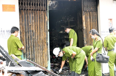 Các Phòng nghiệp vụ công an TPHCM có mặt khám nghiệm hiện trường