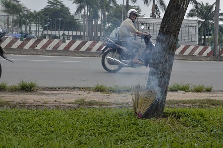 Hiện trường vụ phát hiện thi thể người đàn ông bỏ trên quốc lộ 1A