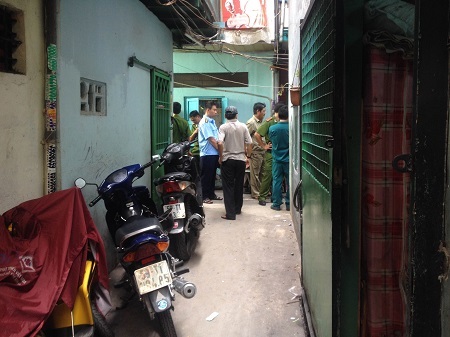 Công an khám nghiệm, tìm vật chứng trong nhà của Tuấn ở đường Trần Đình Xu