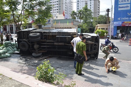 Lực lượng chức năng có mặt để khám nghiệm hiện trường