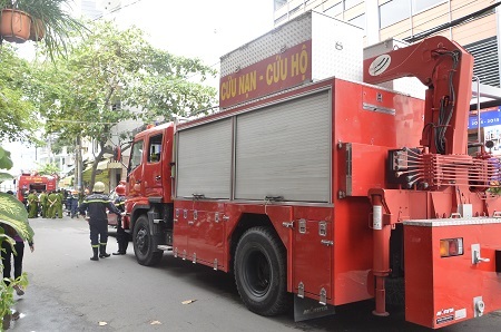 Xe của cứu nạn - cứu hộ cũng được điều đến hiện trường.