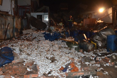 Những chai phân bón lá của công ty Đặng Huỳnh