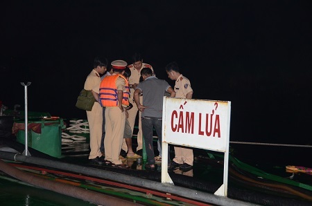 Công an khám nghiệm hiện trường 