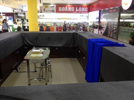 Gian hàng SJC Minh Khai, đơn vị bị mất cắp một lượng lớn vàng và tiền mặt đang phủ bạt