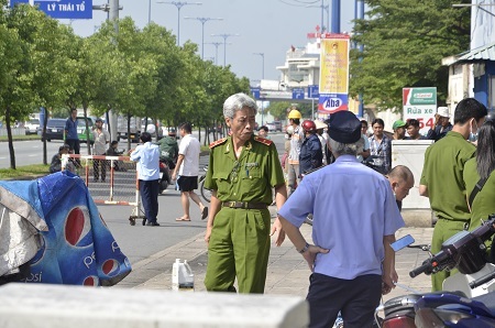 Thiếu tướng Phan Anh Minh - Phó giám đốc Công an TPHCM có mặt tại hiện trường để chỉ đạo vụ việc