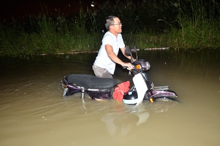 Nhiều khu vực ngập hơn nửa xe gắn máy