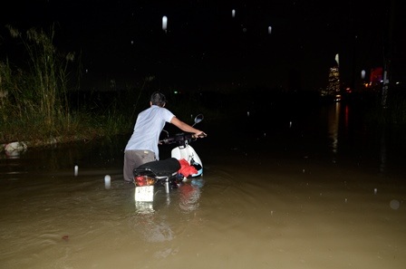 Các phương tiện chết máy la liệt