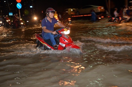 Nhiều khu vực ngập hơn nửa xe gắn máy