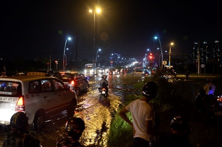 Các phương tiện chết máy la liệt