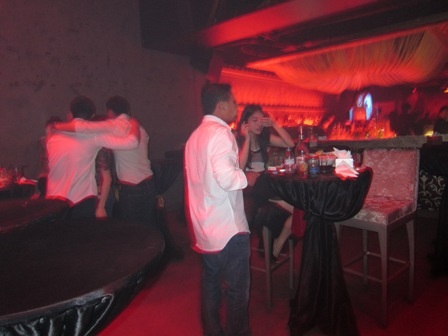 Đột kích quán bar, phát hiện hàng chục dân chơi Shisha - 3 Quán bar này liên tiếp bị phát hiện có sai phạm