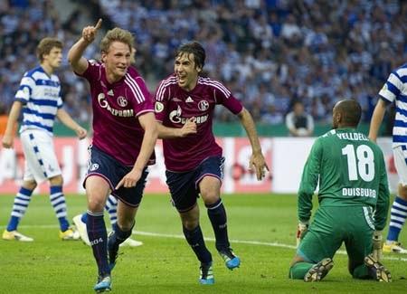 Thắng 5 sao Raul cùng đồng đội vô địch cúp QG Đức - 1