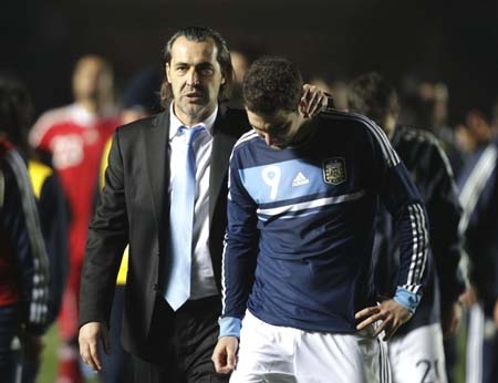 Argentina thất bại ê chề, HLV Batista vẫn nói cứng - 1 Argentina thất bại ê chề, HLV Batista vẫn nói cứng - 1