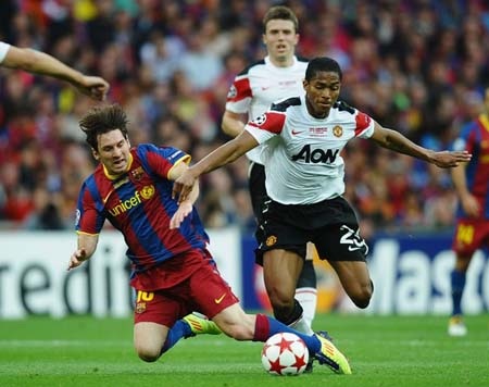 MU tăng lương gấp đôi để giữ chân Antonio Valencia - 1