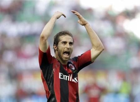Vừa đón Aquilani, AC Milan mất Flamini 5 tháng - 1